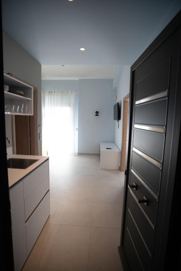 8 Boutique Suites Nea Poteidaia Exteriör bild