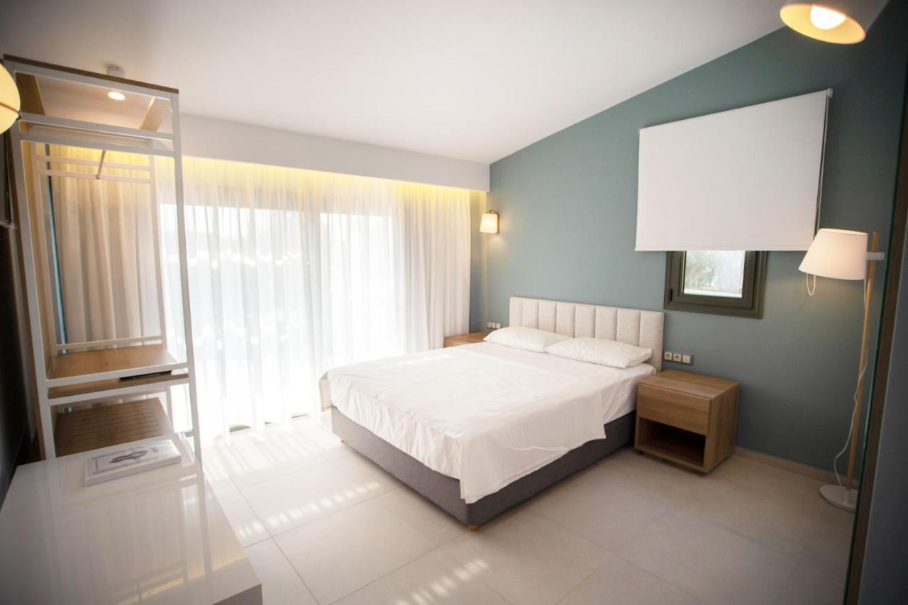 8 Boutique Suites Nea Poteidaia Exteriör bild