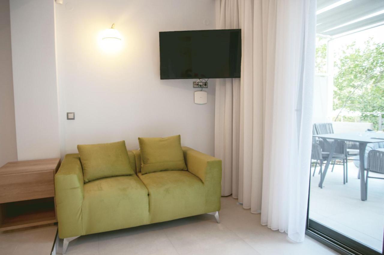 8 Boutique Suites Nea Poteidaia Exteriör bild