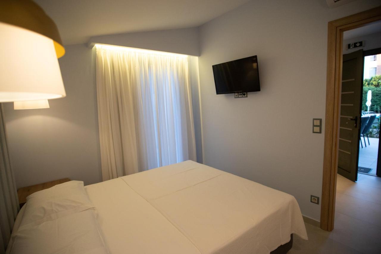 8 Boutique Suites Nea Poteidaia Exteriör bild