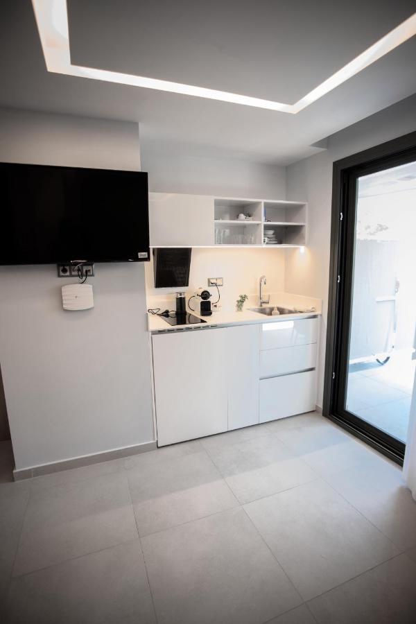 8 Boutique Suites Nea Poteidaia Exteriör bild