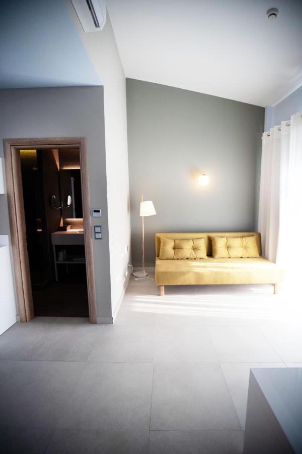 8 Boutique Suites Nea Poteidaia Exteriör bild